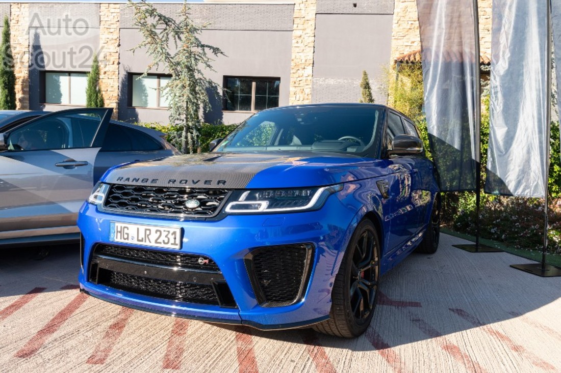 Jaguar-Land Rover SV - 3000px-1.jpg