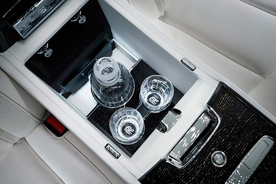 Rolls-Royce-Phantom_Series_II-2023-1280-0f.jpg