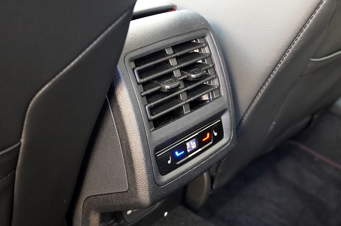 Volkswagen Golf GTI 2026 (19).jpg