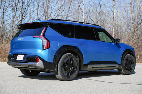 Editorial 2024 kia ev9 land gt line awd td 240417 04 di