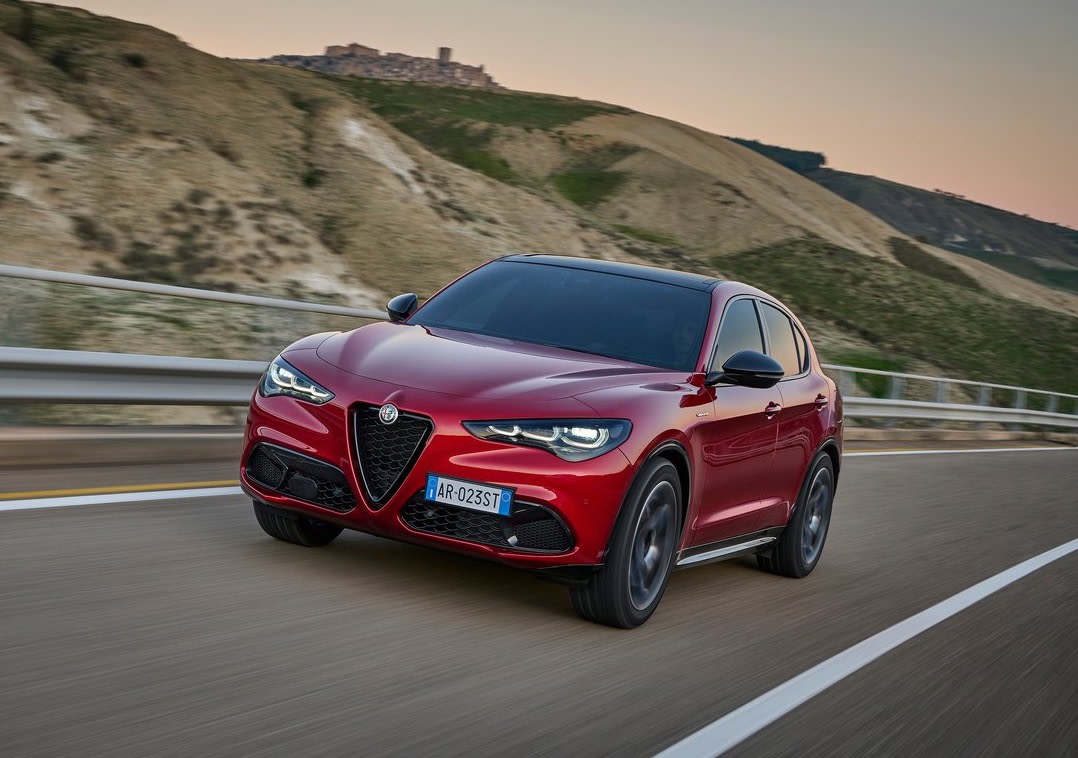 Alfa Romeo-Stelvio-2023