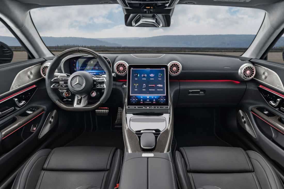 mercedes-amg-gt-2024-interior (2).jpg