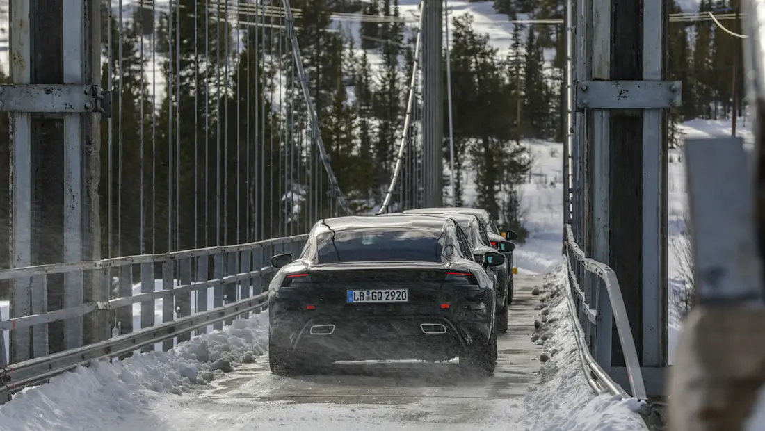 Porsche-Taycan-Snow Porsche-Taycan-Snow