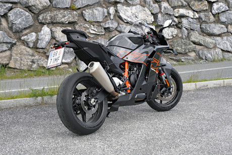KTM 990-rc-r-2026_Heck-seitlich