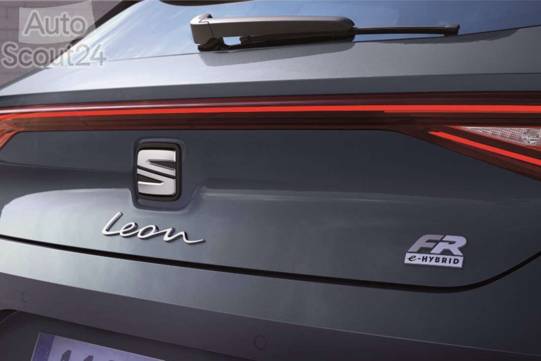 Nuevo-SEAT-Leon-e-HYBRID-el-primer-vehiculo-hibrido-enchufable-de-la-compania_08_HQ (2).jpg