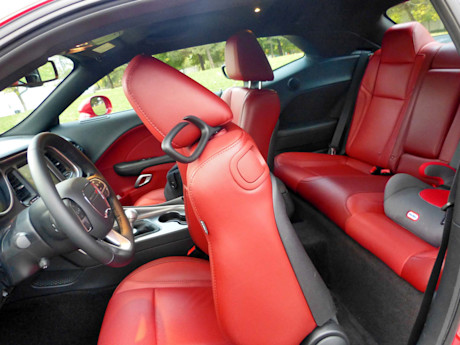 Editorial 2016 dodge challenger rt mopar 16 jb