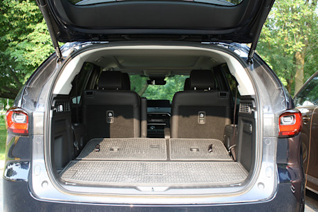 Match comparatif des VUS intermédiaires hybrides rechargeables, Édition 2024: Mazda CX-90 PHEV 2024 vs Mazda CX-70 PHEV 2025 Image