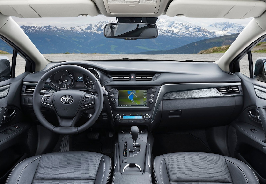 toyota-avensis-interior