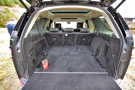 Editorial 2018 land rover discovery hse luxury td6 47 jp