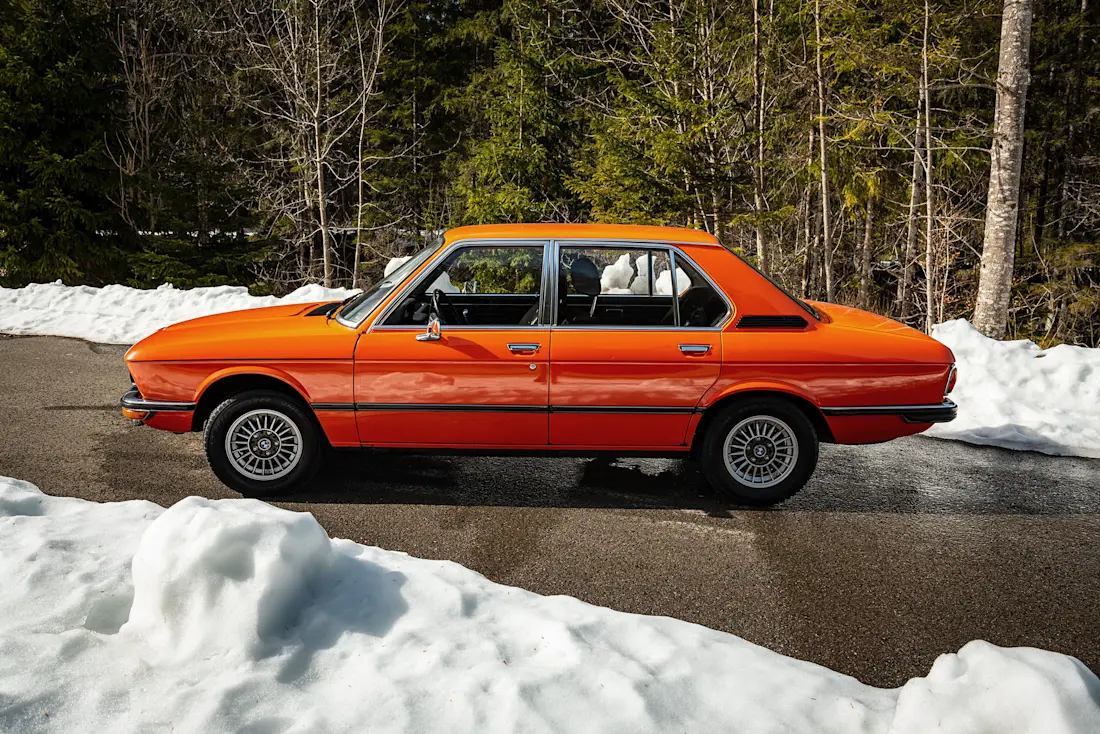 BMW-525-E12-Inka-Side