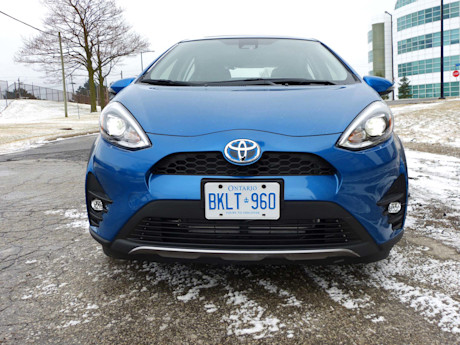 Editorial 2018 toyota prius c technology 01 jb