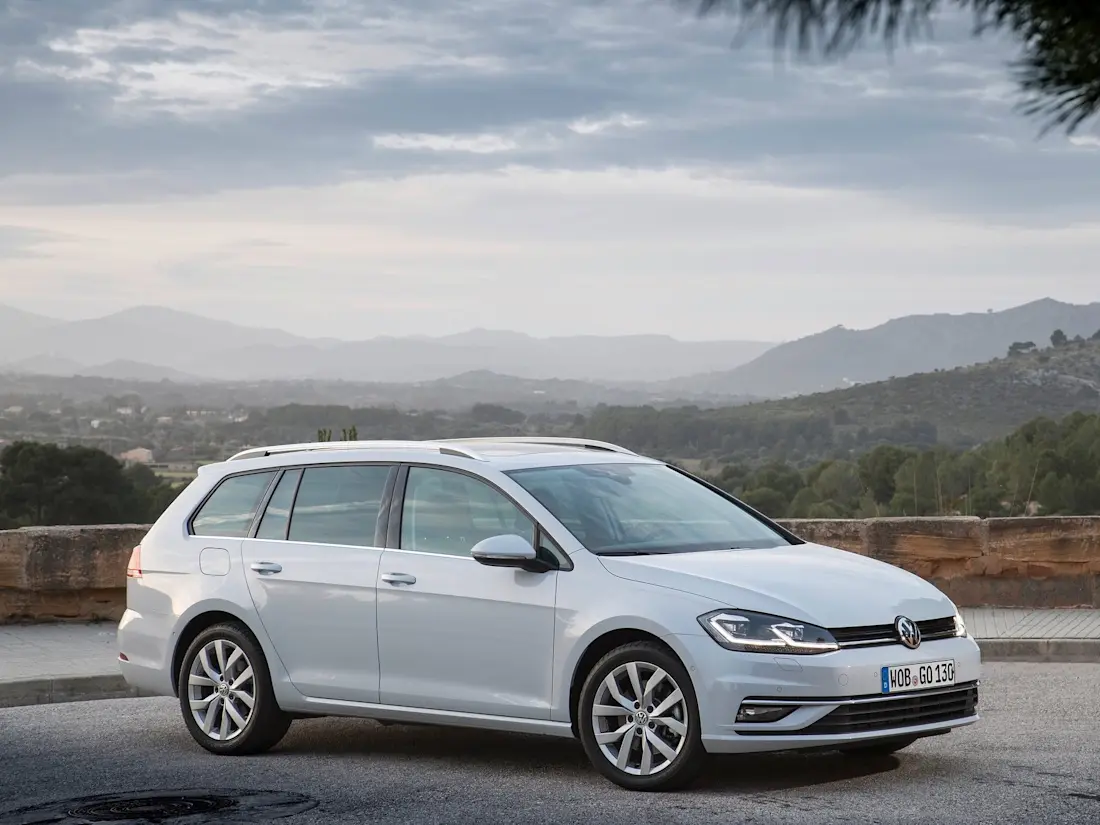 Volkswagen-Golf Variant-2017-HD-d8d105781c53699f2ab4908aa36b80f7b0f449e86
