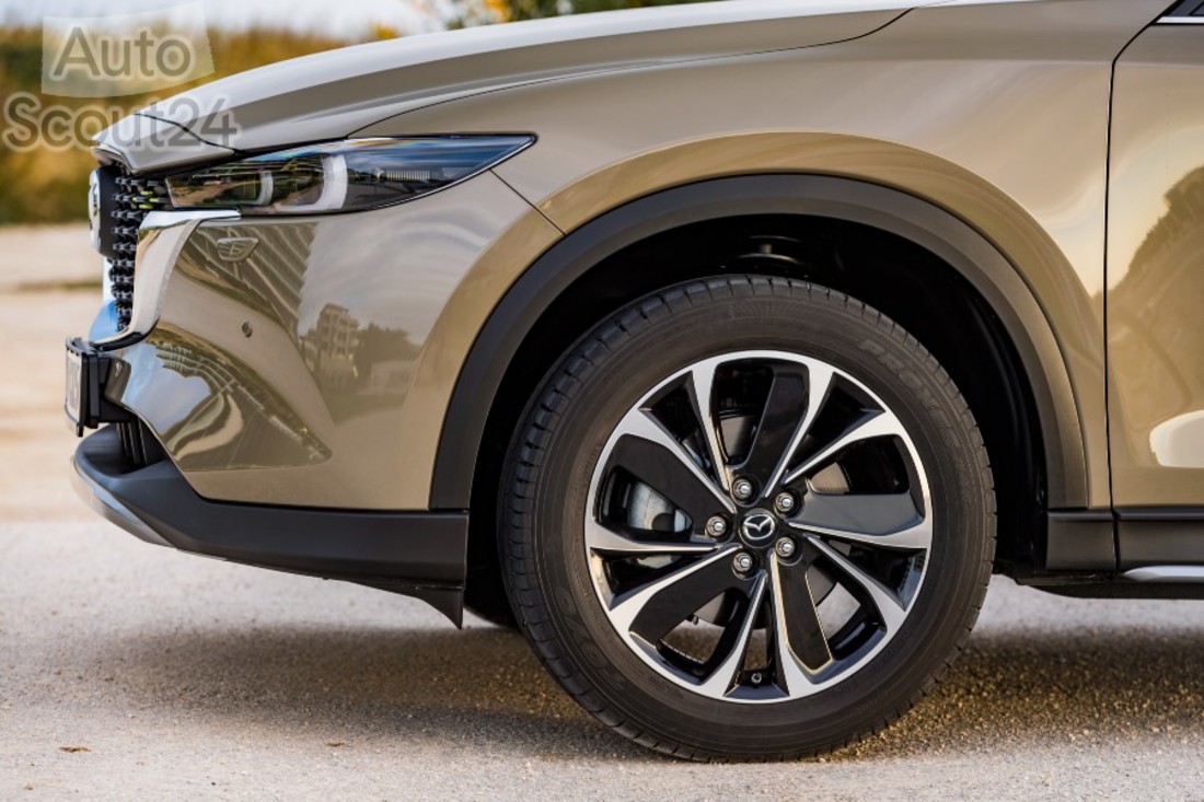 2022_mazda_cx-5_newground_hr_det_02_highres(1).jpg