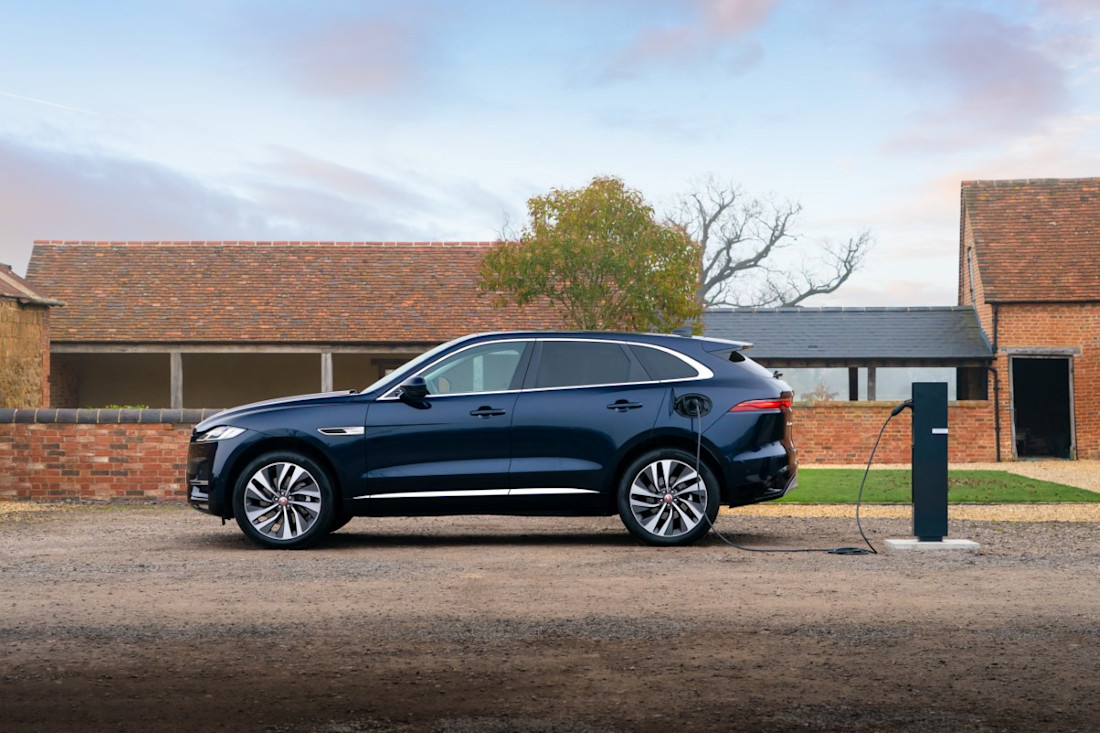 Jag_F-PACE_PHEV_21MY_Portofino_Blue_Charging_100321_5771