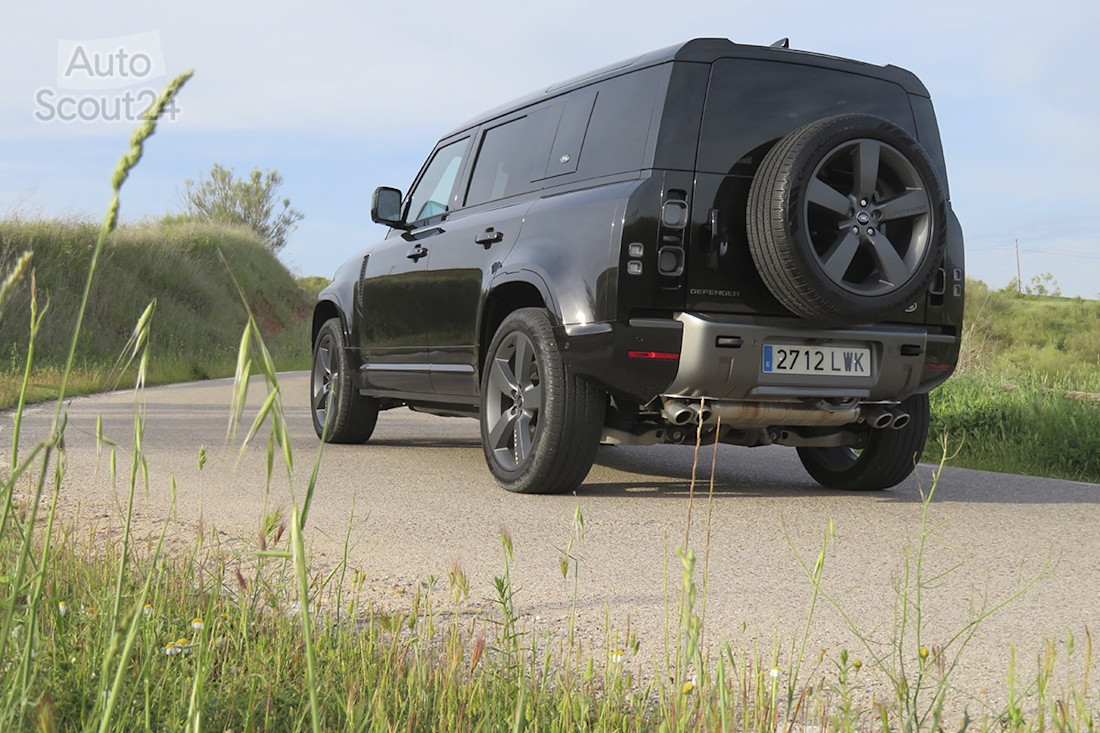 7_land_rover_defender_110_V8.JPG
