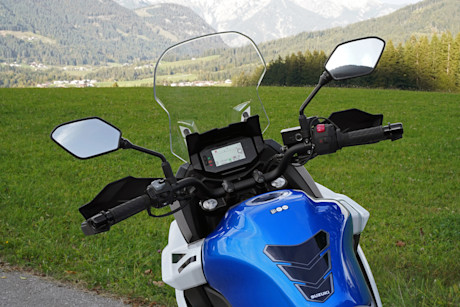 7 suzuki-sv-7gx-2026-lenker