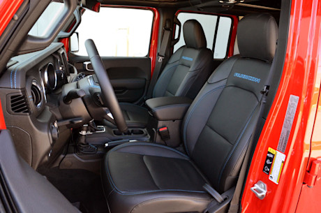 Jeep Wrangler Rubicon 4xe 2021 : essai routier Body Image