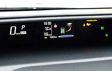 Editorial 2018 toyota prius c technology 14 jb