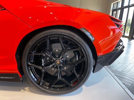 Editorial 2024 lamborghini revuelto 05 pg