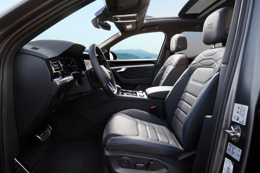 volkswagen touareg R eHybrid 2024 (13).jpg