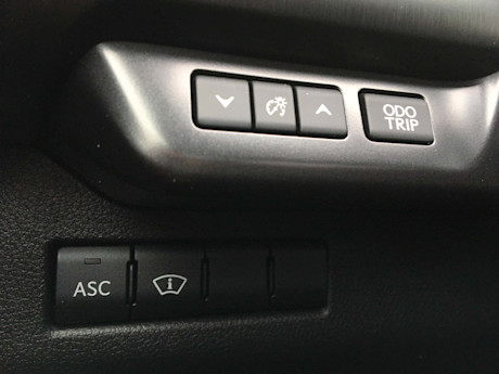 Lexus UX 250h AWD 2020 : essai hivernal Image