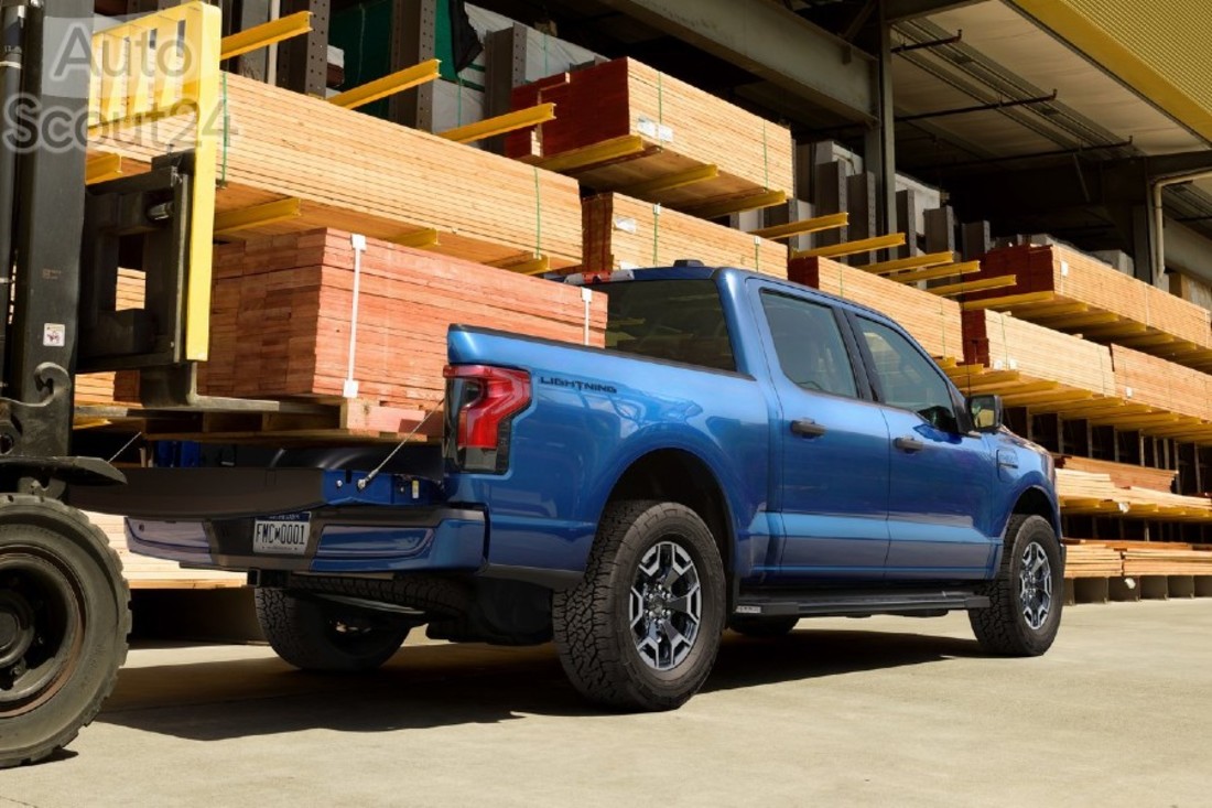 Ford-F-150_Lightning-2022-1280-0a (1).jpg