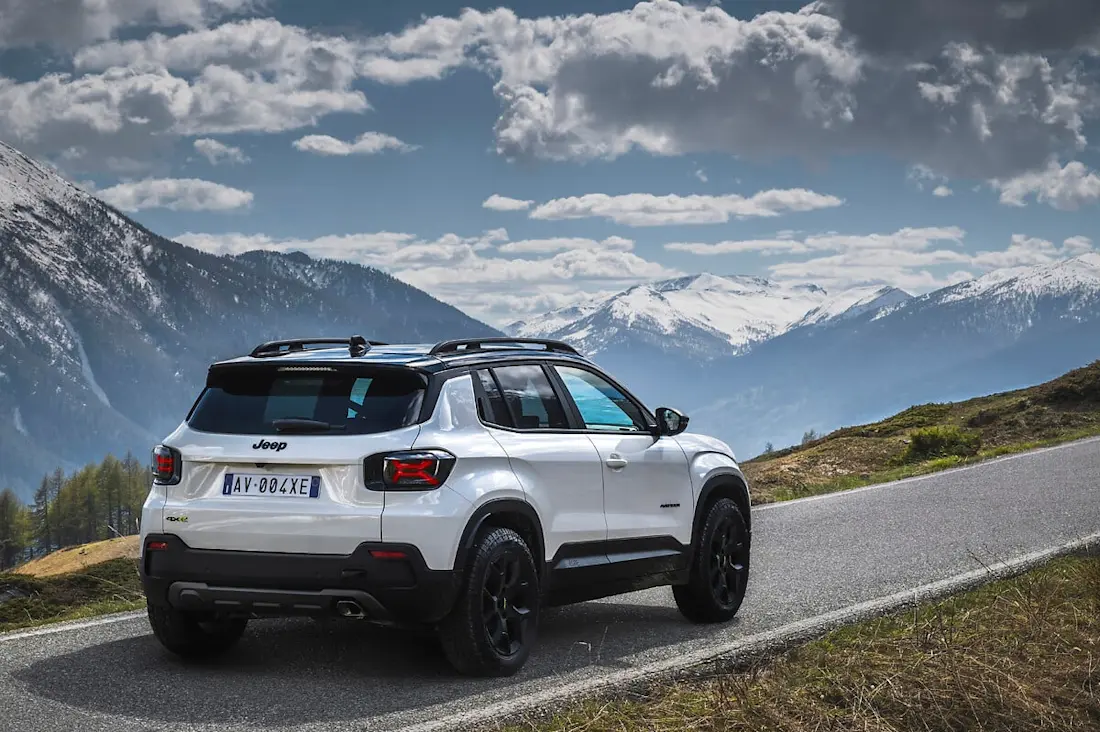 jeep-avenger-4xe-heckansicht