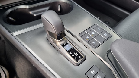Lexus UX 300h 2025 : essai routier Image