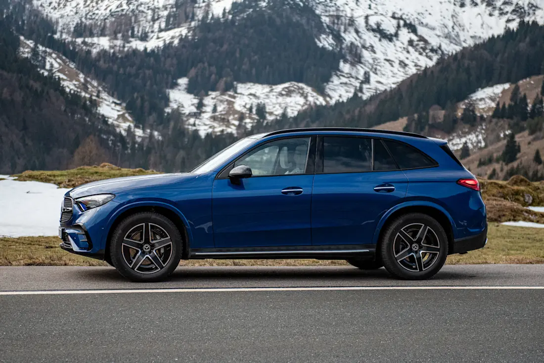 Mercedes-GLC-300-Side