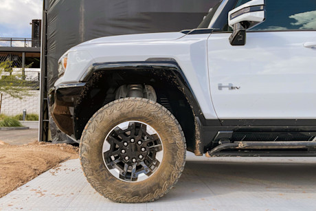 Editorial 2022 gmc hummer ev edition 1 pickup 19 ct