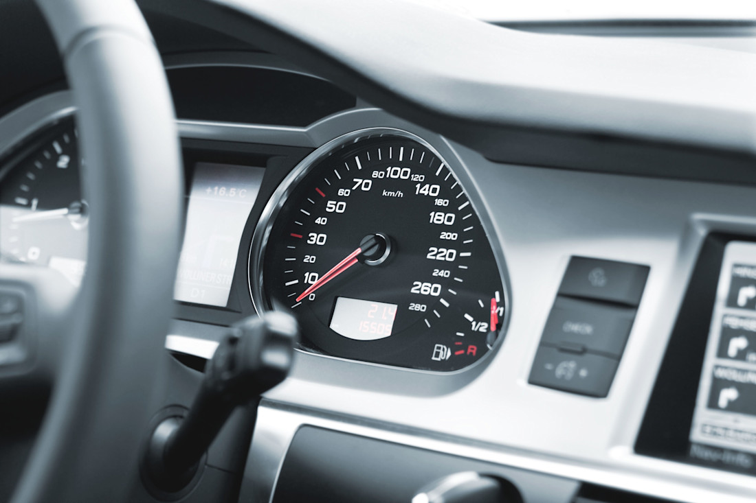 Assistenzsysteme bei Fahrzeugen geliebt oder gehasst?
