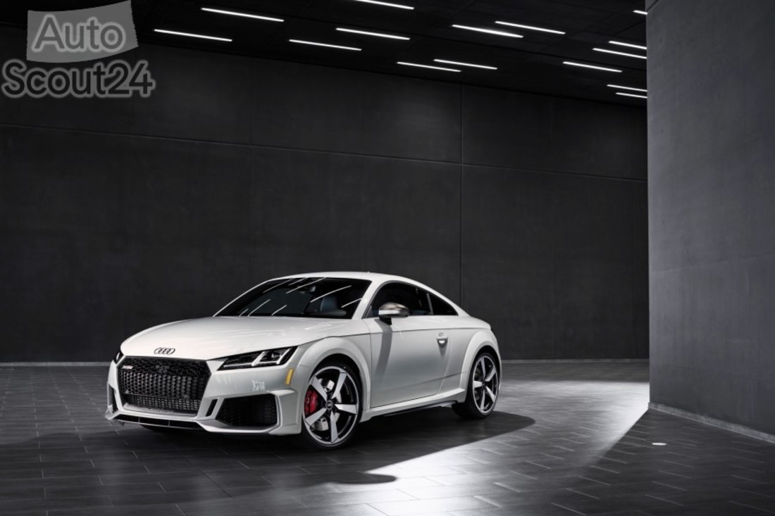 2022-Audi-TT-RS-Heritage-Edition-06.jpg