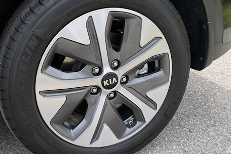 Editorial 2021 kia niro ev sx touring 14 ct