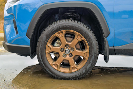 Editorial 2023 toyota rav4 xle hybrid 230619 06 sha