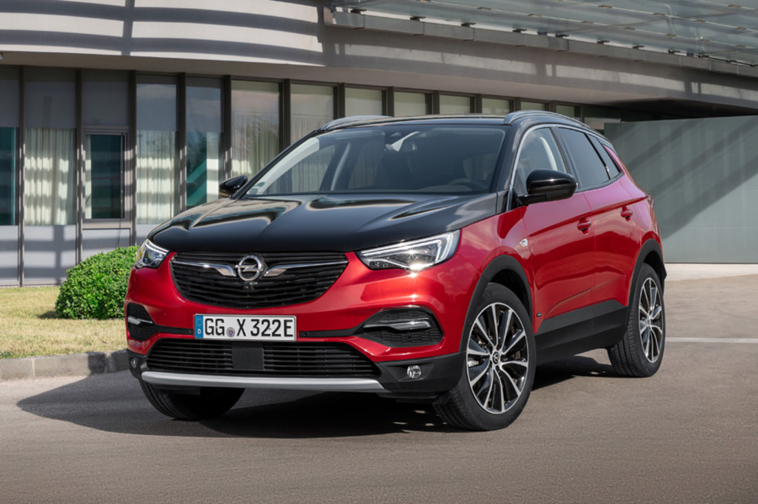 Opel-Grandland-X-Hybrid4 (4).jpg