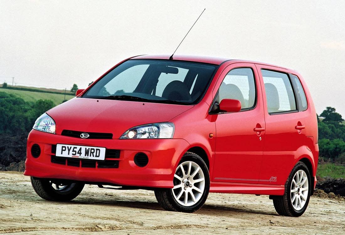 2q6OzlGZRzP96uWCqAhKqX-83fecfdff3a6106614c54573a73f7b38-daihatsu-yrv-front-1100