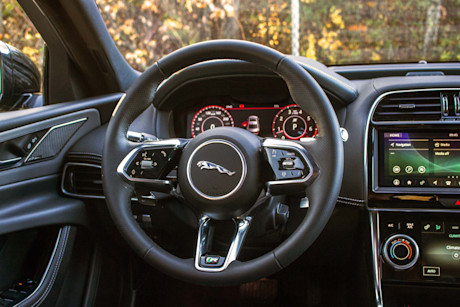 Jaguar XE 2020 : essai routier Body Image