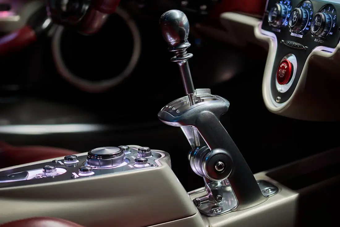 Pagani-Utopia-2023-Gear