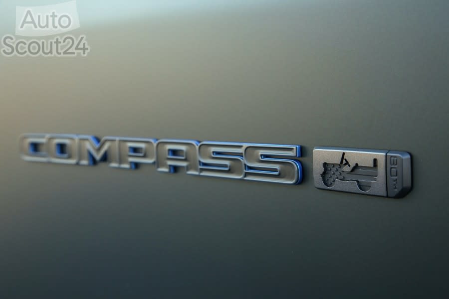3_NewJeepCompass80thAnniversary (2).jpg