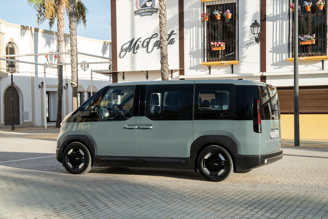 kia_pv5_passenger_opzij