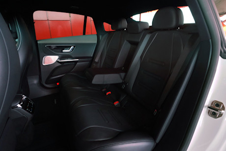 8 mercedes-amg-eqe-43-4matic-2022-ruecksitze