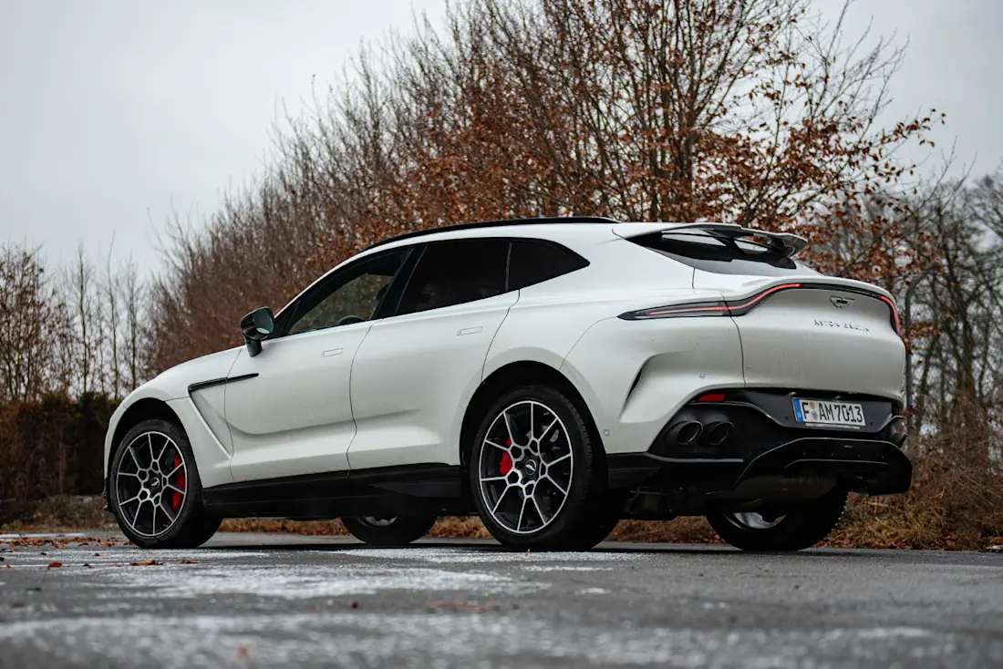 aston-martin-dbx-707-2025-seite