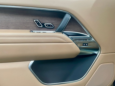 2026 Land Rover Range Rover SE PHEV Review Body Image