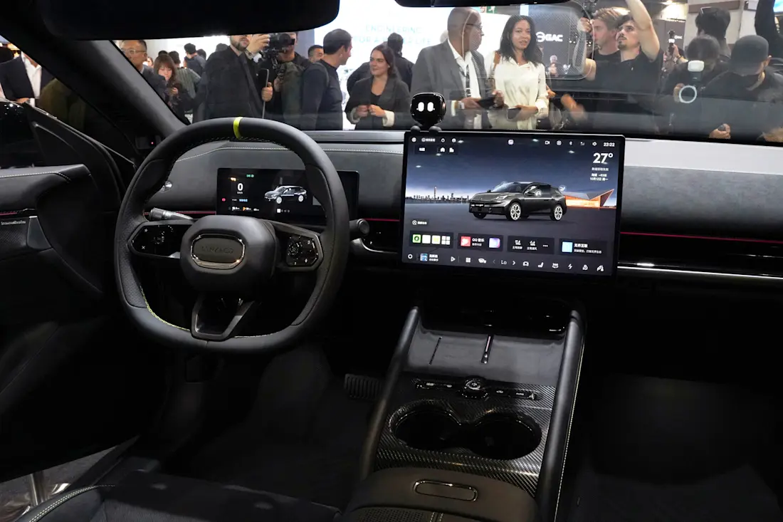 5 lynk-co-07-gt-2026-cockpit