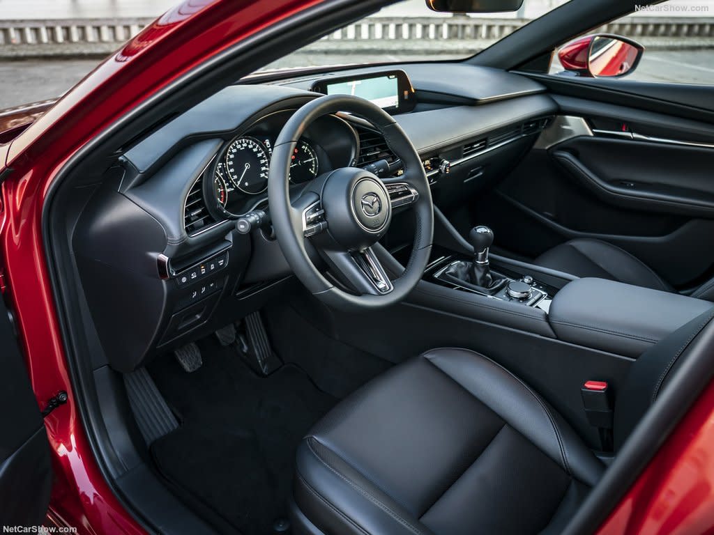 Mazda-3-2019-interni.jpeg