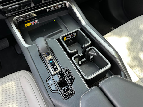 Editorial 2024 lexus tx 550h fd 231011 17 jw