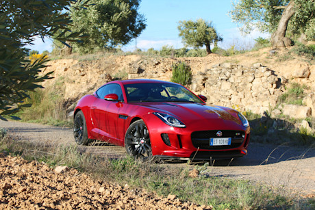Editorial 2015 jaguar f type coupe 12