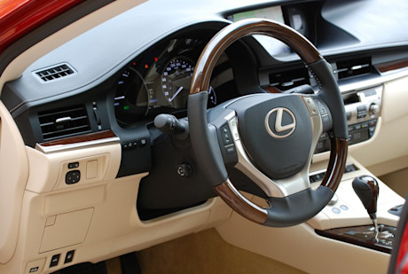 Editorial 2013 lexus es 300h gy 0010 2489