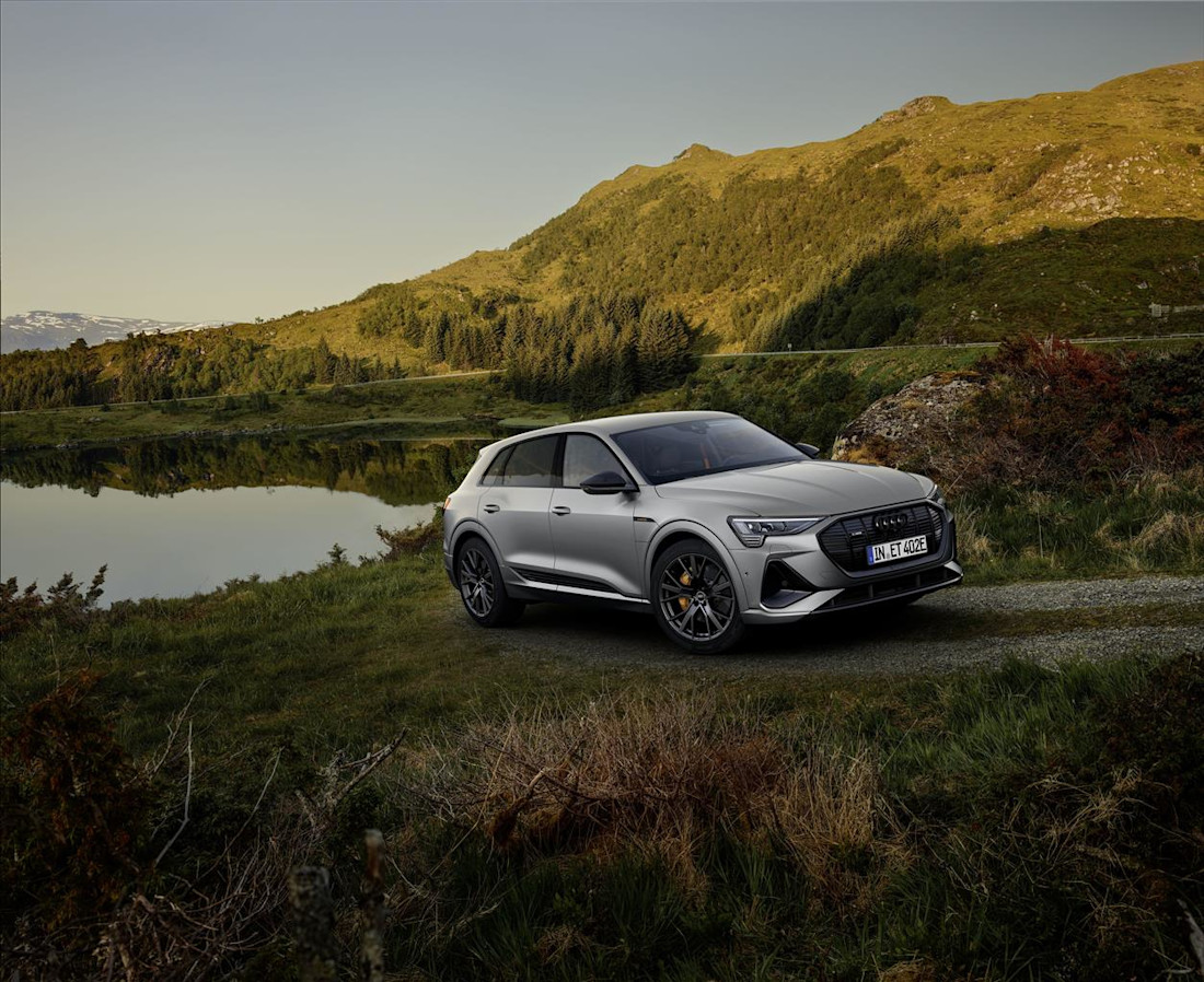 Audi e-tron 2022: look esclusivo e ricarica rapida