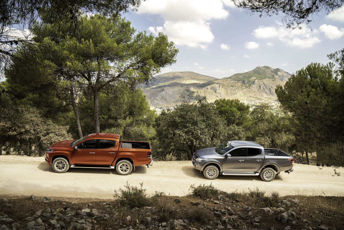 Current Double Cab _ New Double Cab (2)